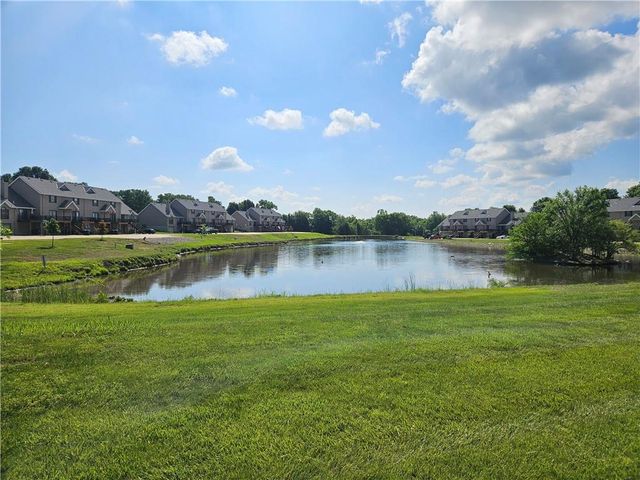 140 Stonebridge Lane, Smithville, MO 64089