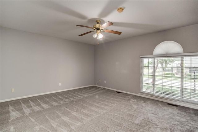 140 Stonebridge Lane, Smithville, MO 64089