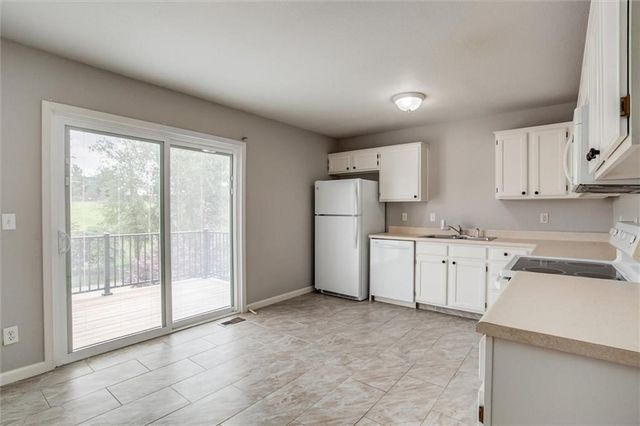 140 Stonebridge Lane, Smithville, MO 64089