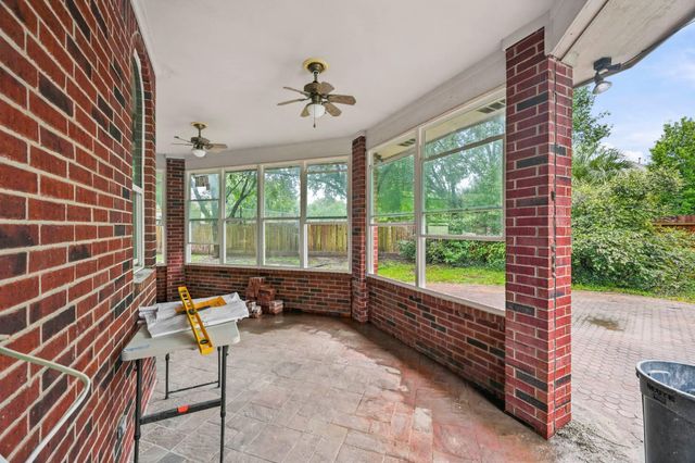 927 Peachwood Bend Drive, Houston, TX 77077