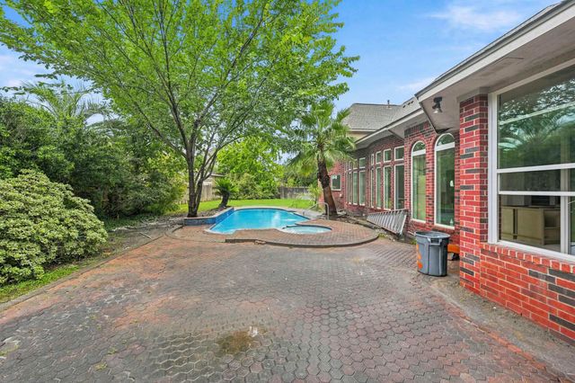 927 Peachwood Bend Drive, Houston, TX 77077