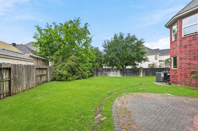 927 Peachwood Bend Drive, Houston, TX 77077