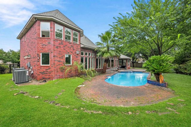 927 Peachwood Bend Drive, Houston, TX 77077