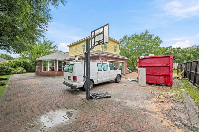 927 Peachwood Bend Drive, Houston, TX 77077