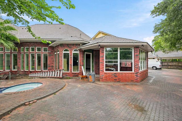 927 Peachwood Bend Drive, Houston, TX 77077