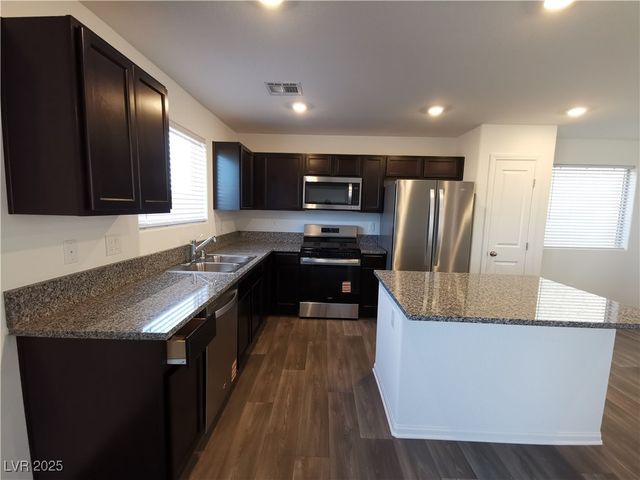 5982 Swift Lariat Street, Las Vegas, NV 89113