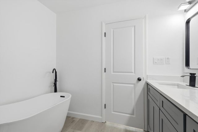 1711 E Waco Avenue, Dallas, TX 75216