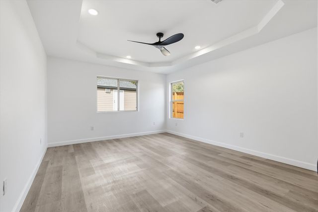 1711 E Waco Avenue, Dallas, TX 75216