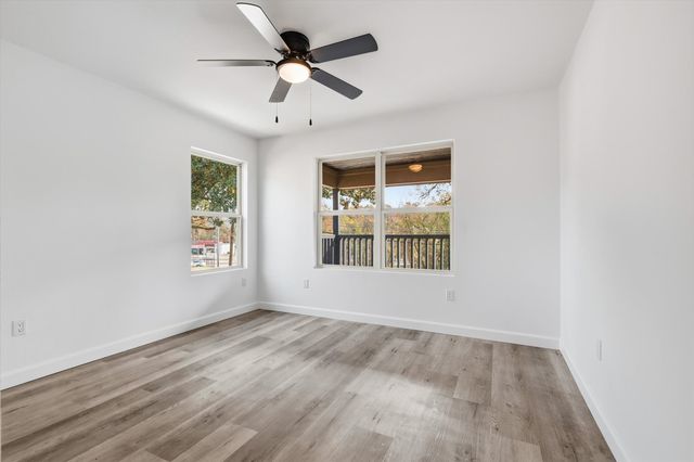 1711 E Waco Avenue, Dallas, TX 75216