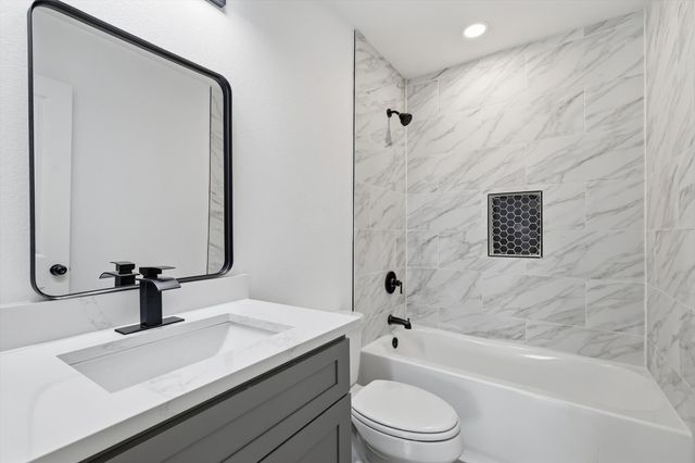 1711 E Waco Avenue, Dallas, TX 75216