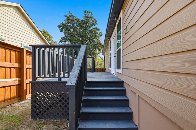 1711 E Waco Avenue, Dallas, TX 75216