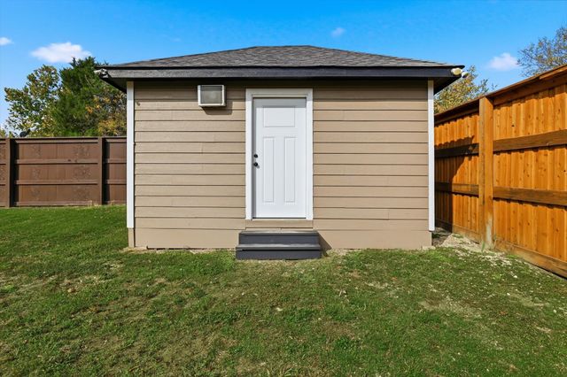 1711 E Waco Avenue, Dallas, TX 75216