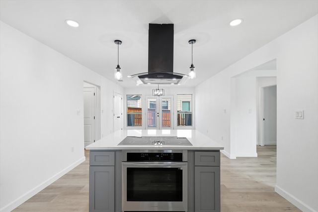 1711 E Waco Avenue, Dallas, TX 75216