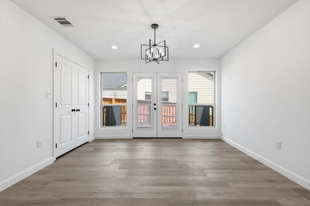 1711 E Waco Avenue, Dallas, TX 75216