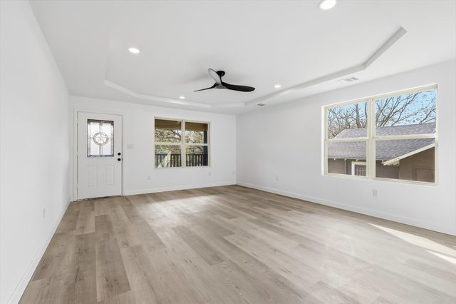 1711 E Waco Avenue, Dallas, TX 75216