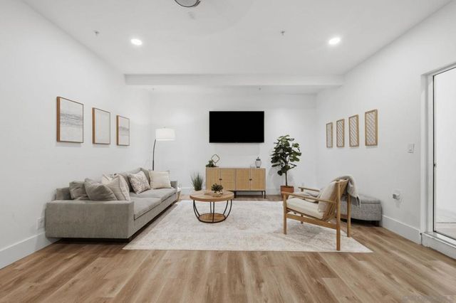 716 Thorntree Ct, San Marcos, CA 92078