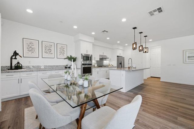 716 Thorntree Ct, San Marcos, CA 92078