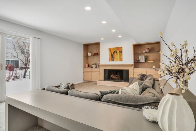 1234 Devonshire Road, Buffalo Grove, IL 60089