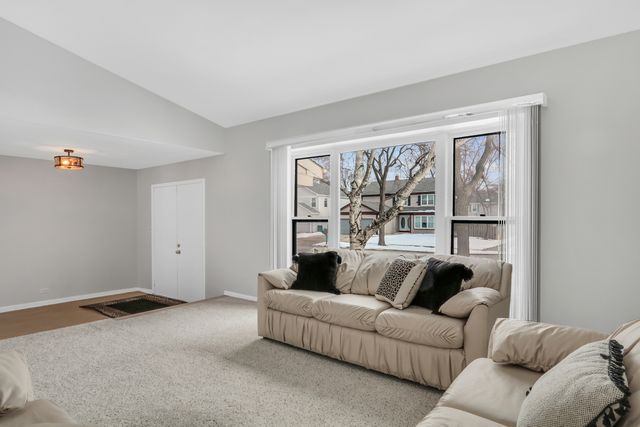 1234 Devonshire Road, Buffalo Grove, IL 60089