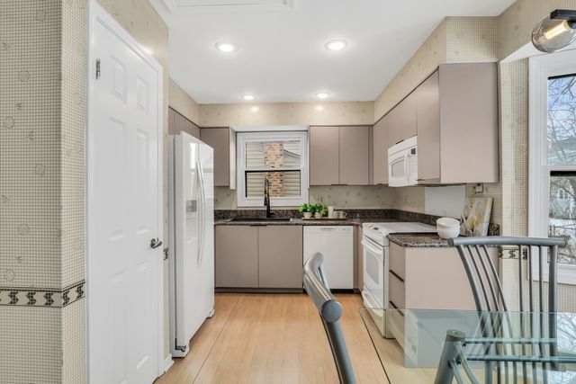 1234 Devonshire Road, Buffalo Grove, IL 60089