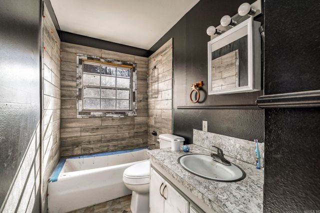 910 E Pine Street, Gurdon, AR 71743