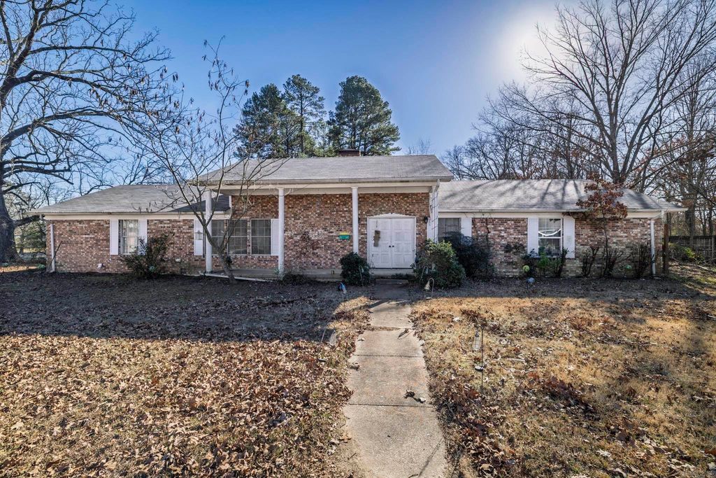 910 E Pine Street, Gurdon, AR 71743