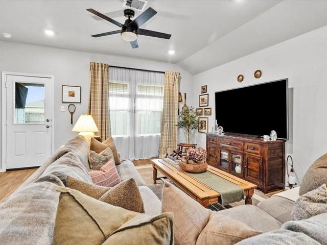 2429 Mulligan Lane, Navasota, TX 77868
