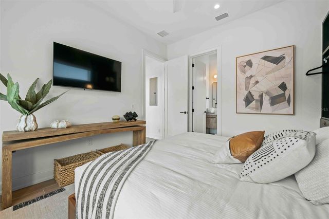 5612 GUAVA STREET, Holmes Beach, FL 34217