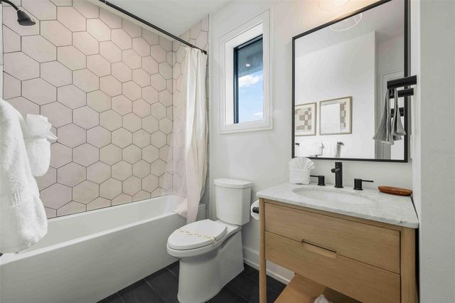 5612 GUAVA STREET, Holmes Beach, FL 34217