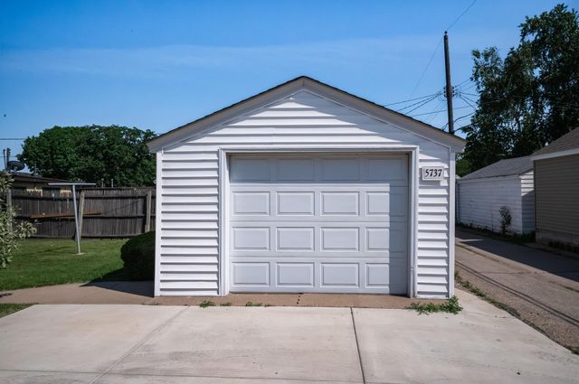5737 34th Avenue S, Minneapolis, MN 55417