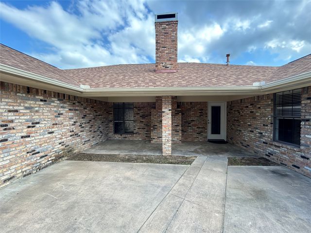 122 Cedar Springs Boulevard, Sulphur Springs, TX 75482