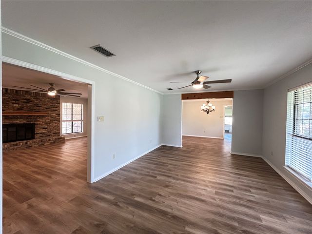 122 Cedar Springs Boulevard, Sulphur Springs, TX 75482