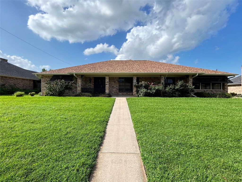122 Cedar Springs Boulevard, Sulphur Springs, TX 75482