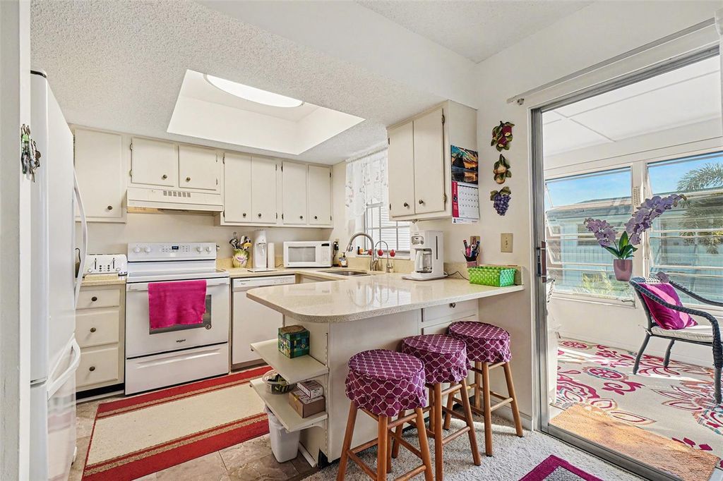 Image 11 of property listing at 4158 TAMIAMI TRAIL L4, Port Charlotte, FL 33952