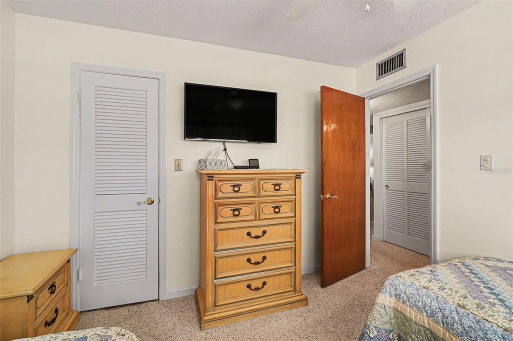 Image 23 of property listing at 4158 TAMIAMI TRAIL L4, Port Charlotte, FL 33952