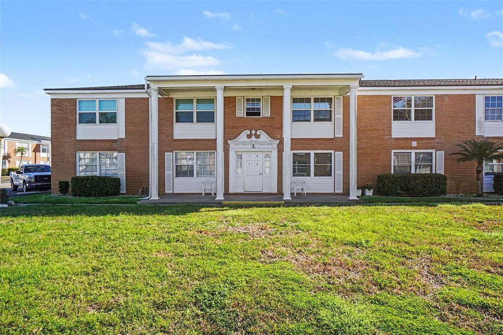 Image 4 of property listing at 4158 TAMIAMI TRAIL L4, Port Charlotte, FL 33952