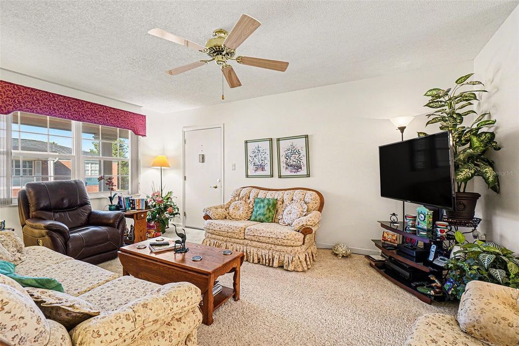 Image 6 of property listing at 4158 TAMIAMI TRAIL L4, Port Charlotte, FL 33952