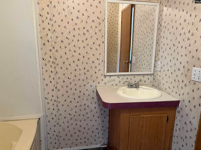 6712 E Peach Road, Ridgeway, SC 29130