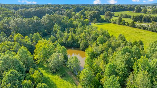 3701 Oakwood Church Rd, Cedar Hill, TN 37032