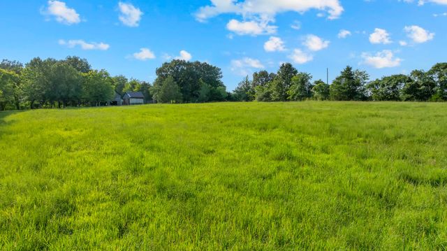 3701 Oakwood Church Rd, Cedar Hill, TN 37032