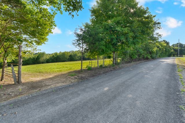 3701 Oakwood Church Rd, Cedar Hill, TN 37032