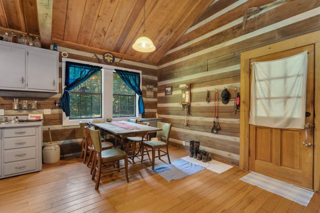 3701 Oakwood Church Rd, Cedar Hill, TN 37032