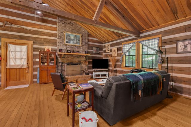3701 Oakwood Church Rd, Cedar Hill, TN 37032