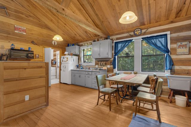 3701 Oakwood Church Rd, Cedar Hill, TN 37032