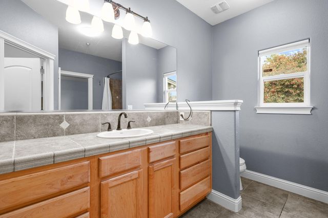 2022 Tarmac Road, Redding, CA 96003