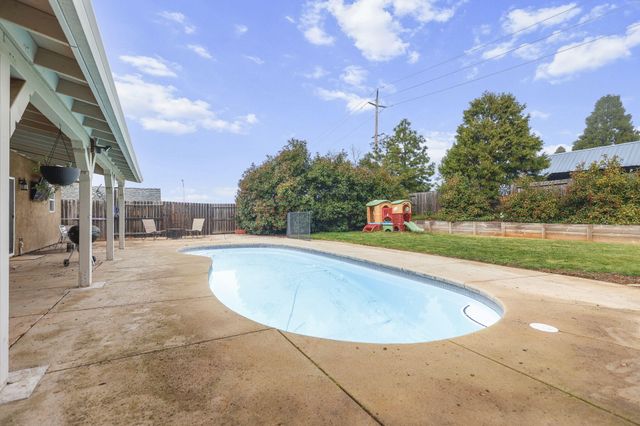 2022 Tarmac Road, Redding, CA 96003