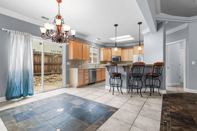 2022 Tarmac Road, Redding, CA 96003