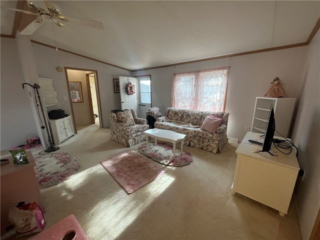 35 Emerald Dr, Pine Twp, PA 16127