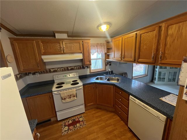 35 Emerald Dr, Pine Twp, PA 16127