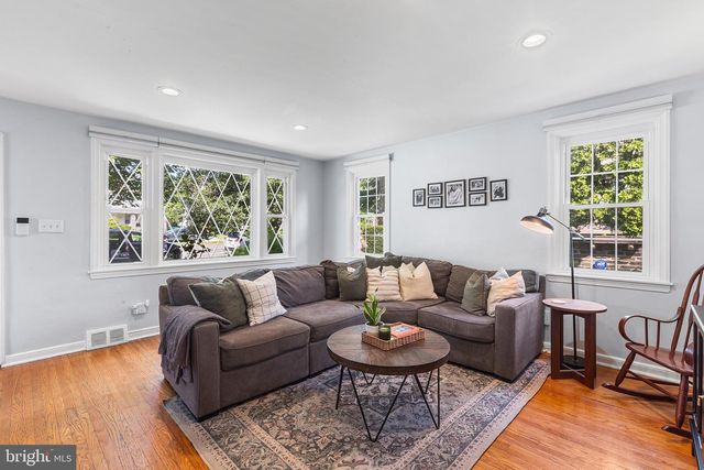 607 DARBY, Havertown, PA 19083